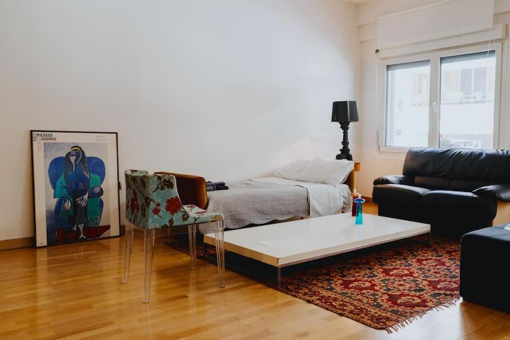 Cosy & Spacious Central Apartment Komotini Exterior photo