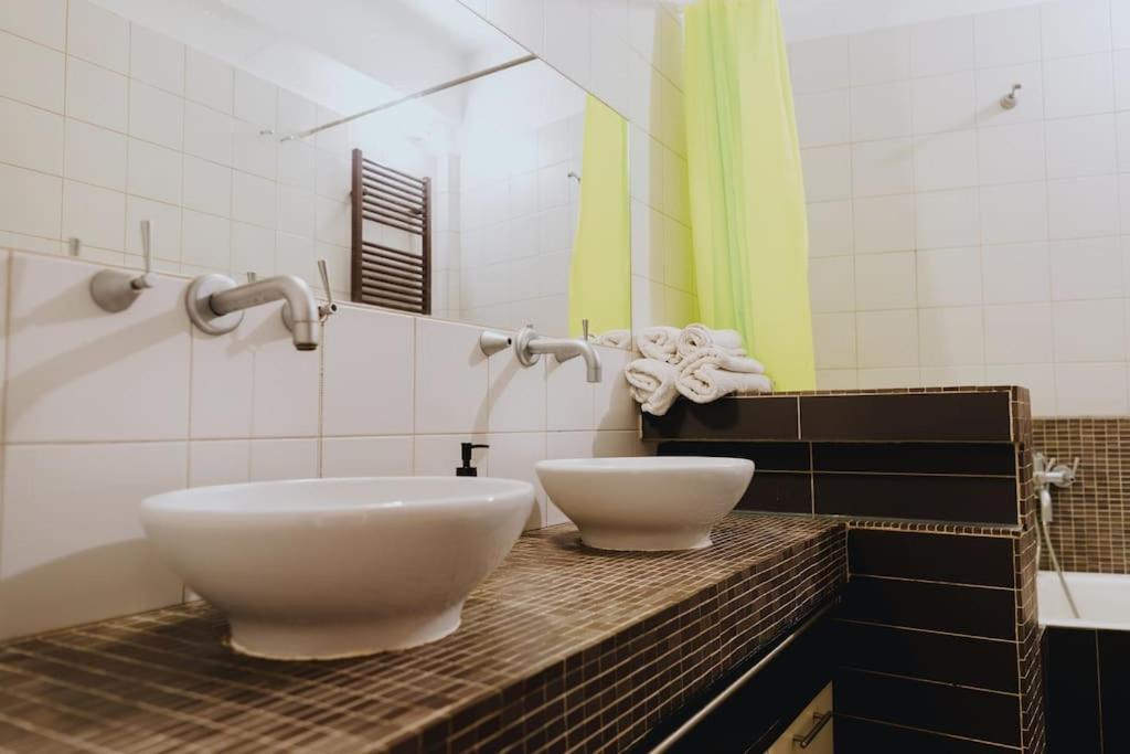 Cosy & Spacious Central Apartment Komotini Exterior photo