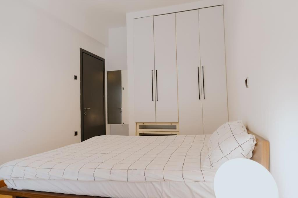 Cosy & Spacious Central Apartment Komotini Exterior photo