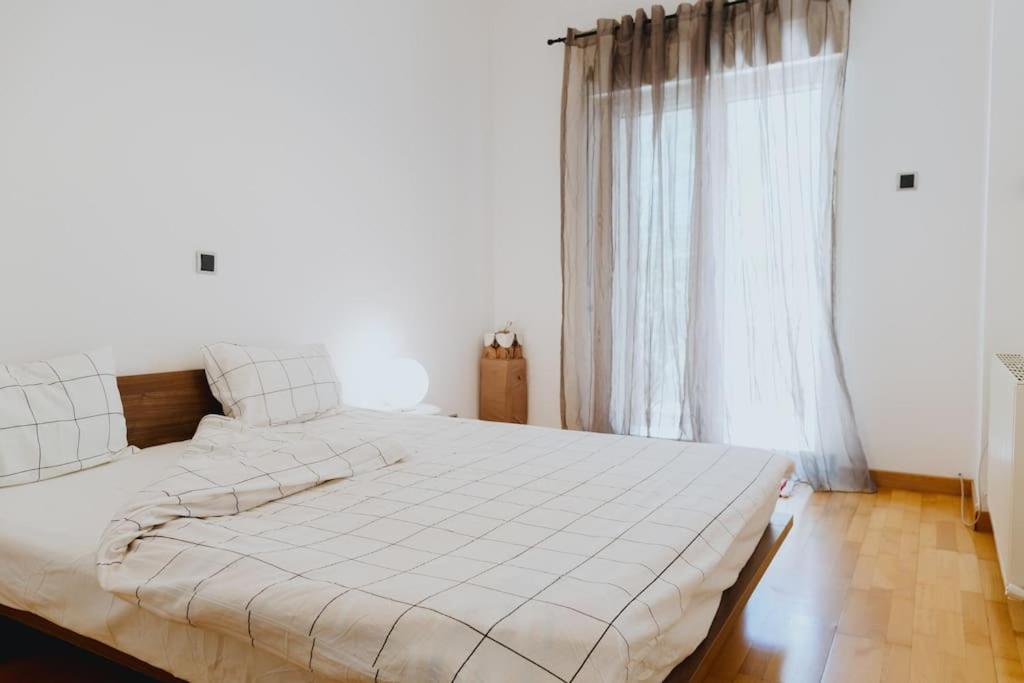 Cosy & Spacious Central Apartment Komotini Exterior photo