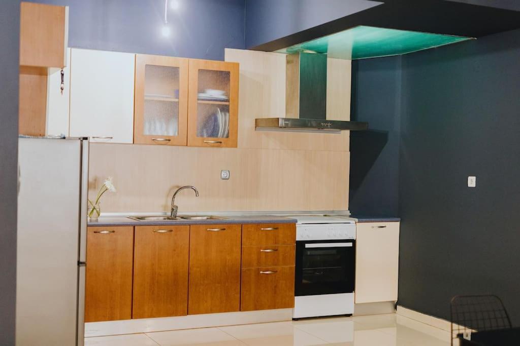 Cosy & Spacious Central Apartment Komotini Exterior photo
