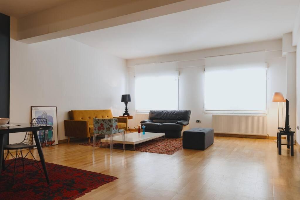 Cosy & Spacious Central Apartment Komotini Exterior photo
